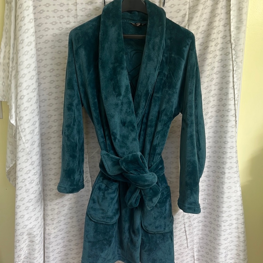 NWOT! Victoria’s Secret cozy green super soft robe size xs/s